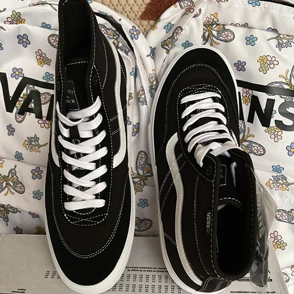 Vans WMNS Crockett High
Black/White
VN0A5JIGY28
Sneakers - Picture 13 of 16